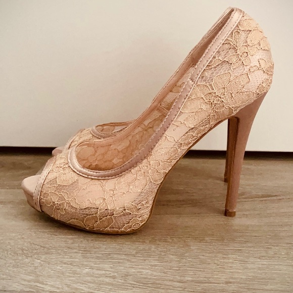 Lauren Lorraine Nude Lace Designer Pumps - Picture 2 of 4